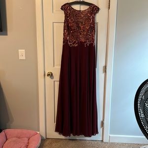 Zoey Grey Bordeaux / Maroon / Burgundy evening dress